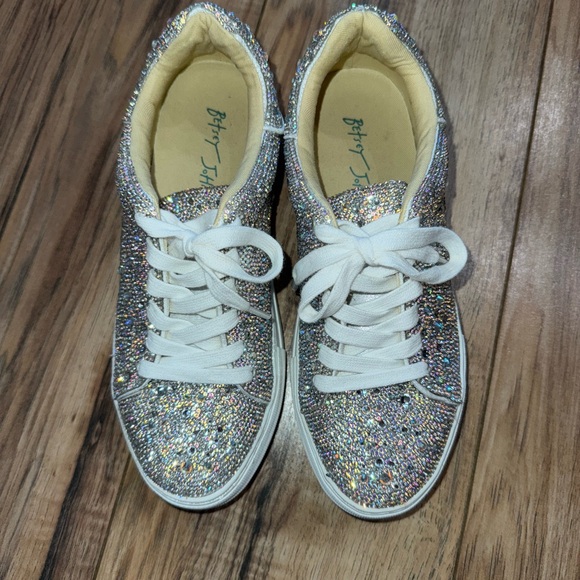 BETSY JOHNSON WOMENS SIDNY SNEAKER - Picture 3 of 6